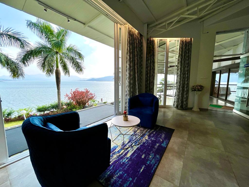 Kino Lakeside Chalet - Real Photograph 5